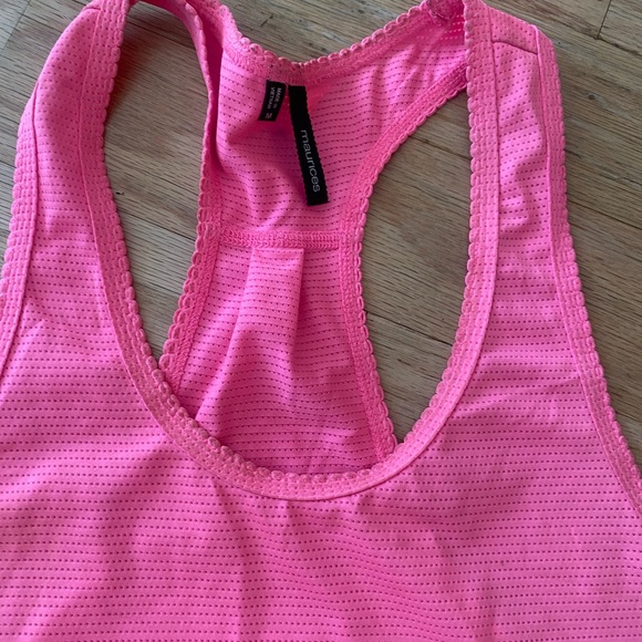 Two work out tops -size M - Picture 4 of 4